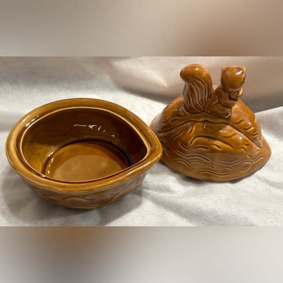 Vintage Squirrel Walnut Ceramic Covered Dish. 7.5” - Picture 8 of 12